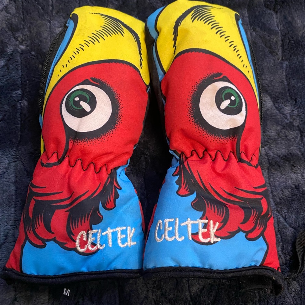Celtek Parrot Eye Mittens with Red and Blue